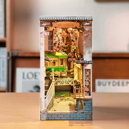 Sakura Densya - a magical diorama with a Japanese soul